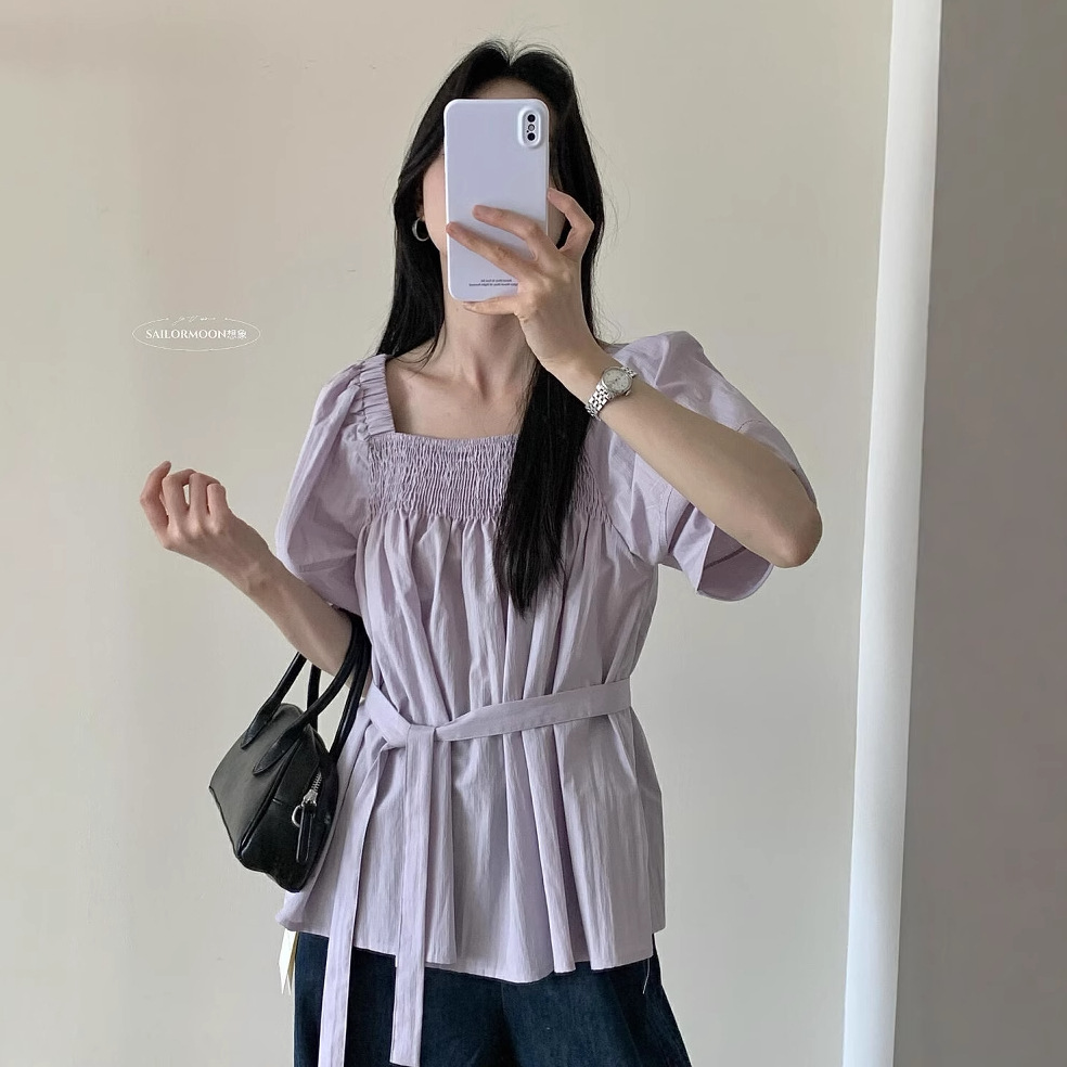 Imagina el viento suave de SAILORMOON, un cuello cuadrado con un hombro y una cintura, una camisa de diseño con serpentina