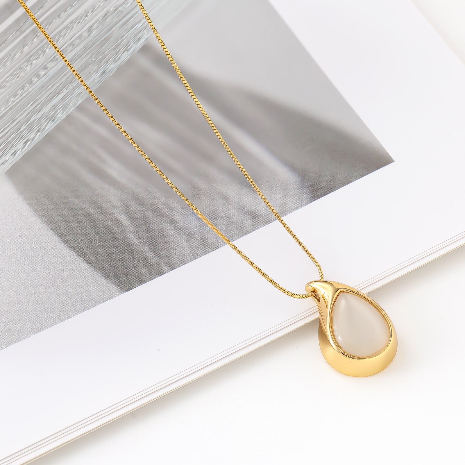 GemIsIand Vintage Romantic Elegant High-grade Light Luxury Natural Stone Gold-plated Long Necklace Pendant Woolen Chain