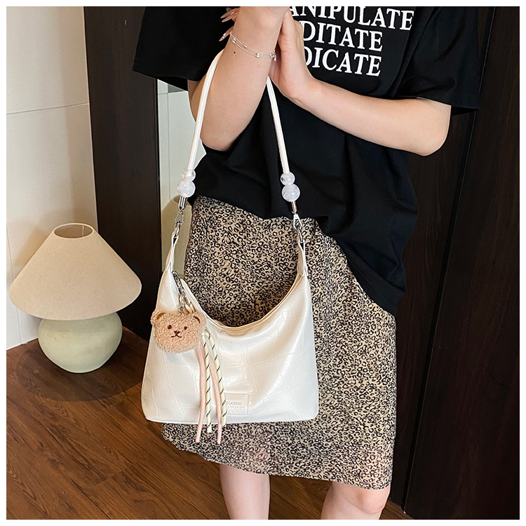 In the summer of 2025, crossbody bags, women's bags, single-shoulder bags, versatile casual bags, sports underarm bags, soft leather bags, dumplings, and women's bags undefined