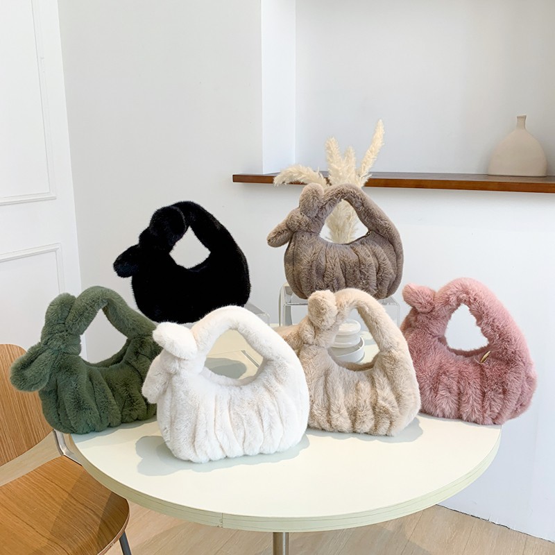 2024 invierno nuevo estilo japonés lindo felpa bolsa de las mujeres de color sólido plisado conejo oreja al por mayor portátil pequeña bolsa