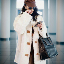 迪丽热巴同款时尚白色中长款羊羔绒外套秋冬新款女气质高级感大衣