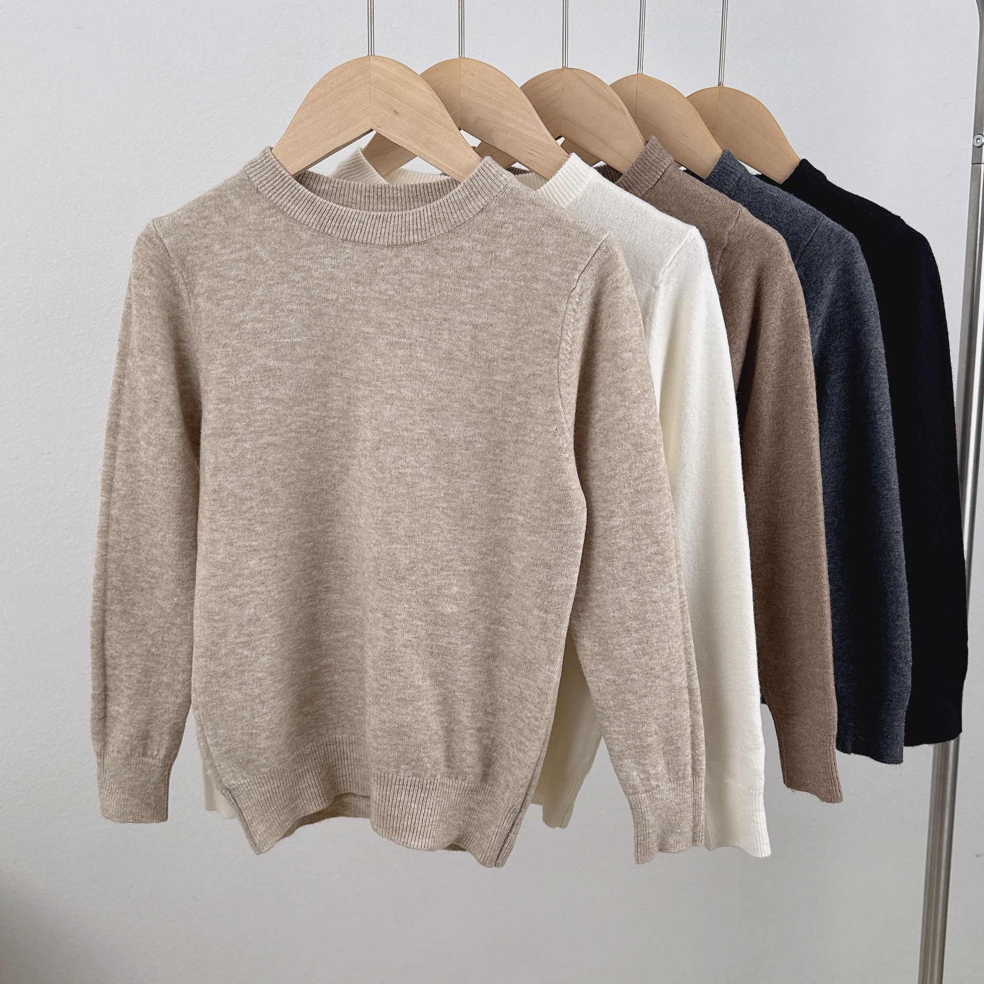 Otoño y invierno nuevo suéter infantil de cuello redondo de punto base suave pegajoso suéter de lana de aire extranjero con chaqueta para bebé