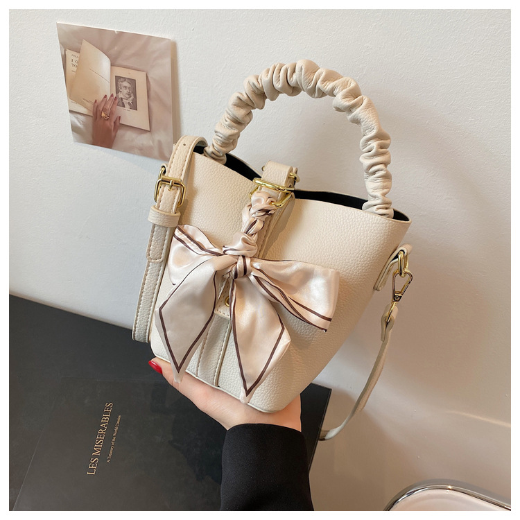 Korean Fashion Large Bow One-shoulder Diagonal Bucket Bag display picture 10