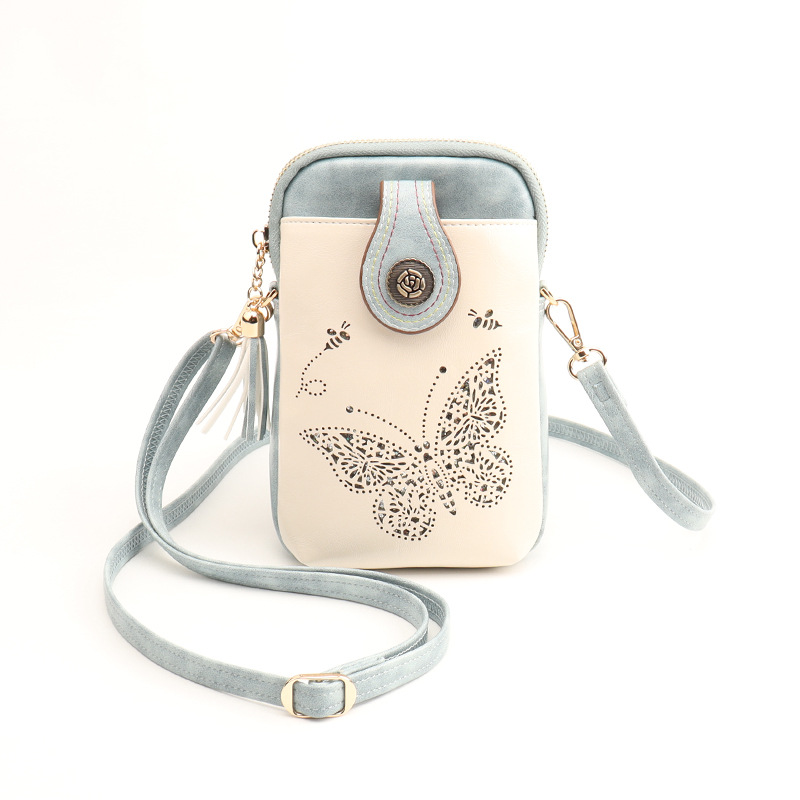 하늘색 바탕에 흰색 나비