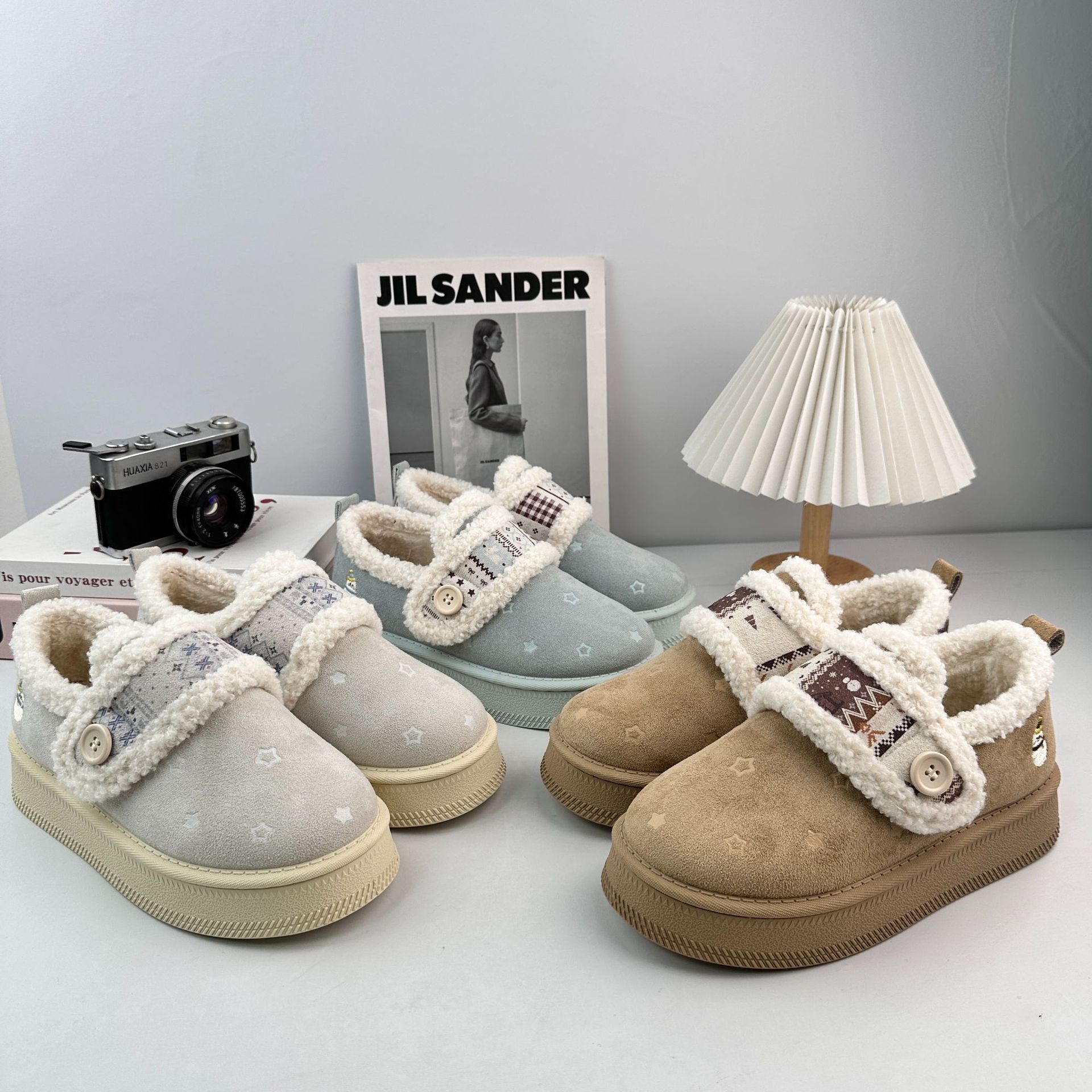 Zapatos de algodón de invierno de larga onda de estudiantes de niñas con zapatos casuales adicionales de lana 2025 nuevos zapatos de nieve de cilindro bajo coreanos