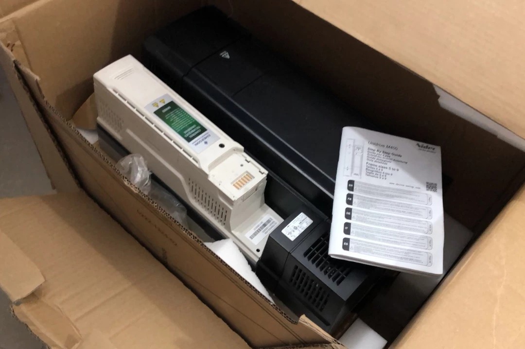 艾默生变频器 M400-074  37/45KW 全新原装现货议价