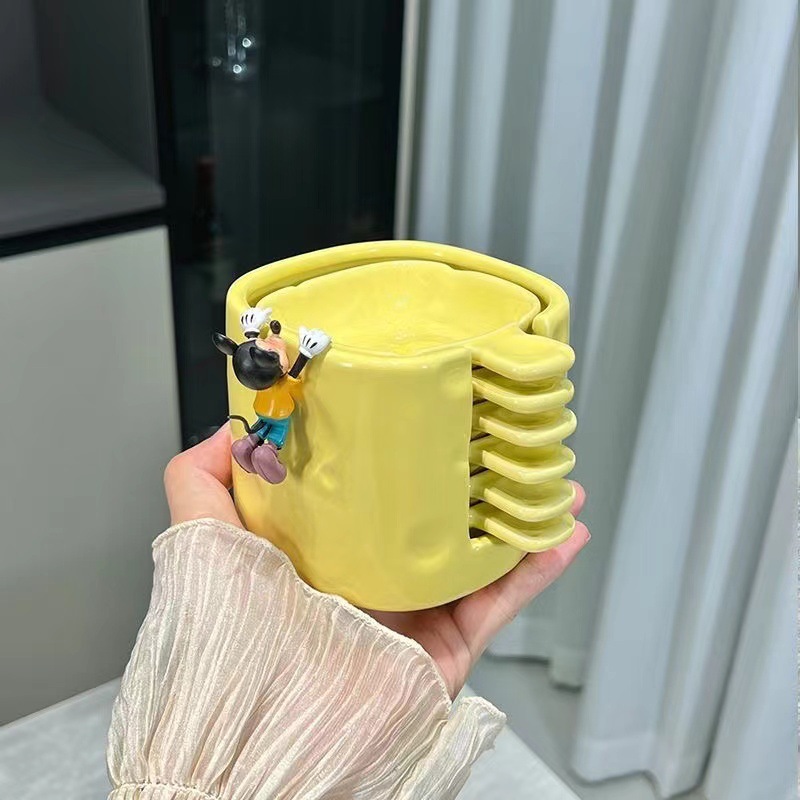 크림색 노란색 작은 접시 1개