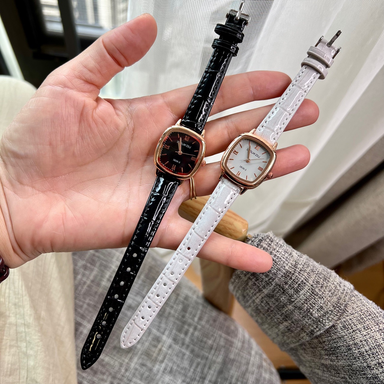 Square Dial Shape Casual, Daily Occasion Quartz Movement Classic Style Solid Color Buckle Quartz Watch Women's Watches