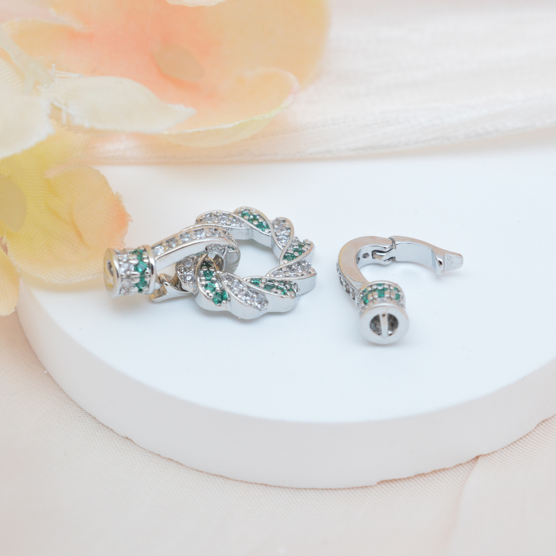 伟德国际珠宝盛宴来了！2025鞍山珠宝嘉年华万达分会场活动29日启幕