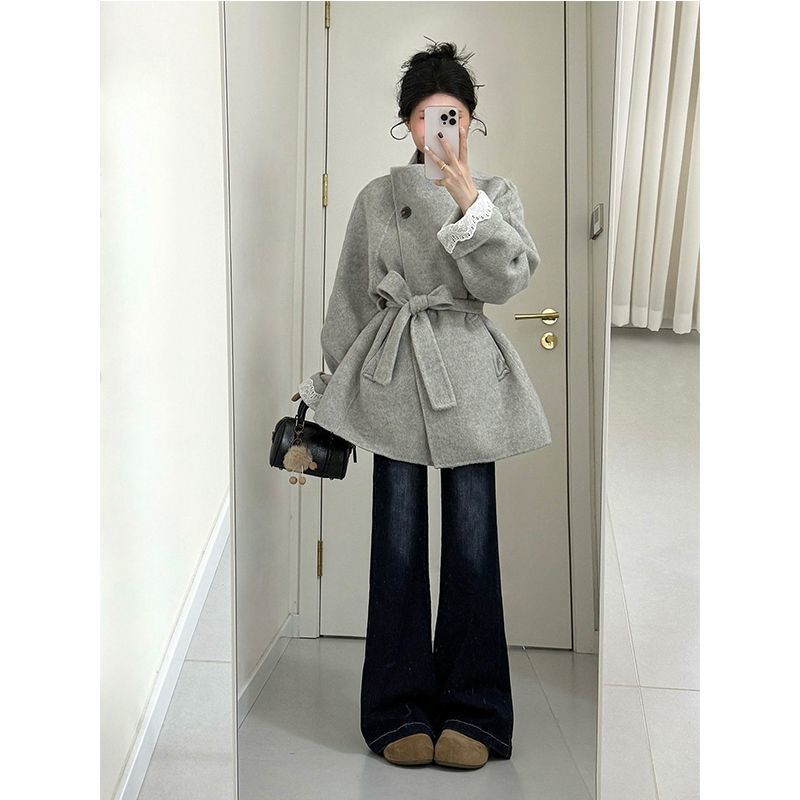 Korean style wool coat for women, new winter 2025, petite women, Hepburn style, high-end and elegant, is currently trending.