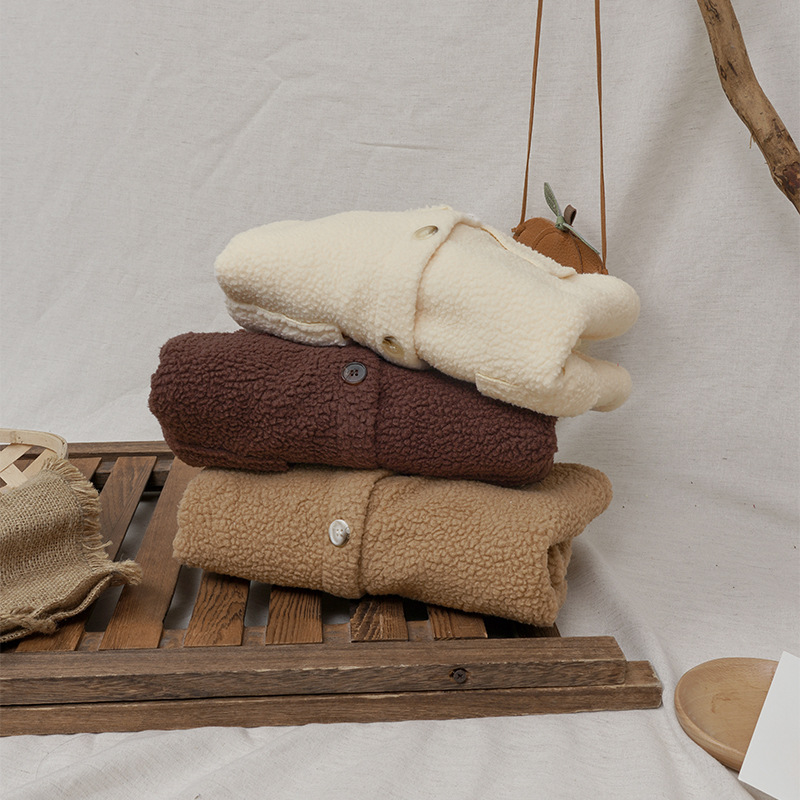 어린이 양고기 양모 코트 2025 가을과 겨울 새로운 남성과 여성은 순면 아동복 옷깃 긴 소매 카디건 탑 착용