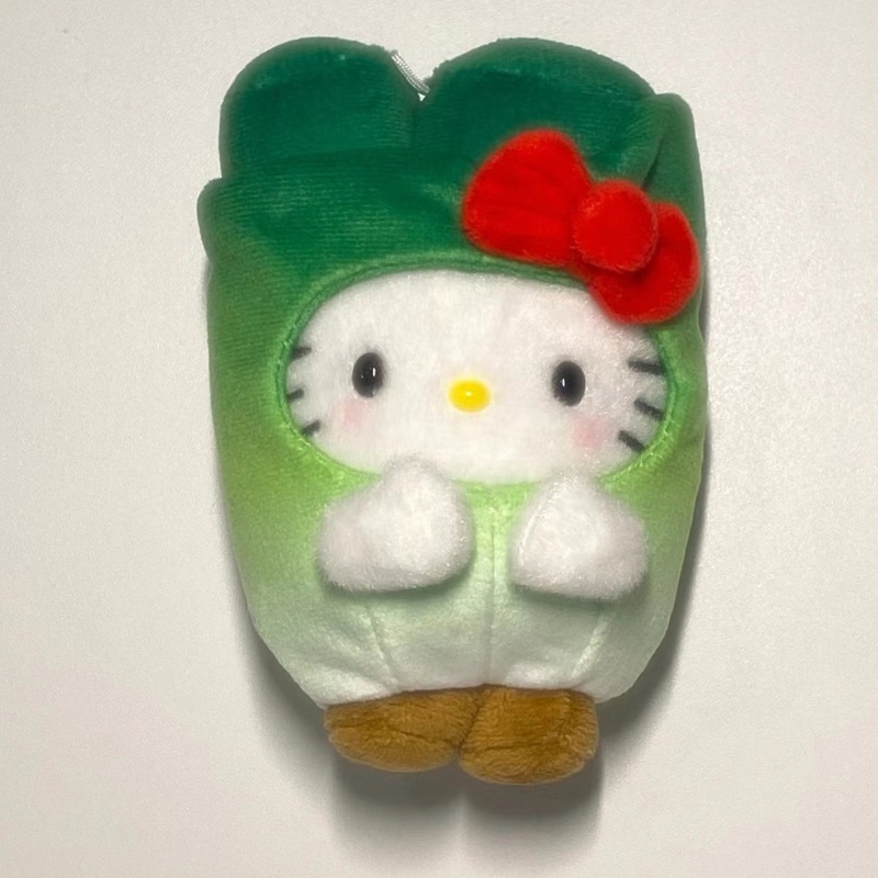 サンリオ野菜シリーズの公仔kittyは女の子に親友の公仔ストラップをプレゼントします。|undefined