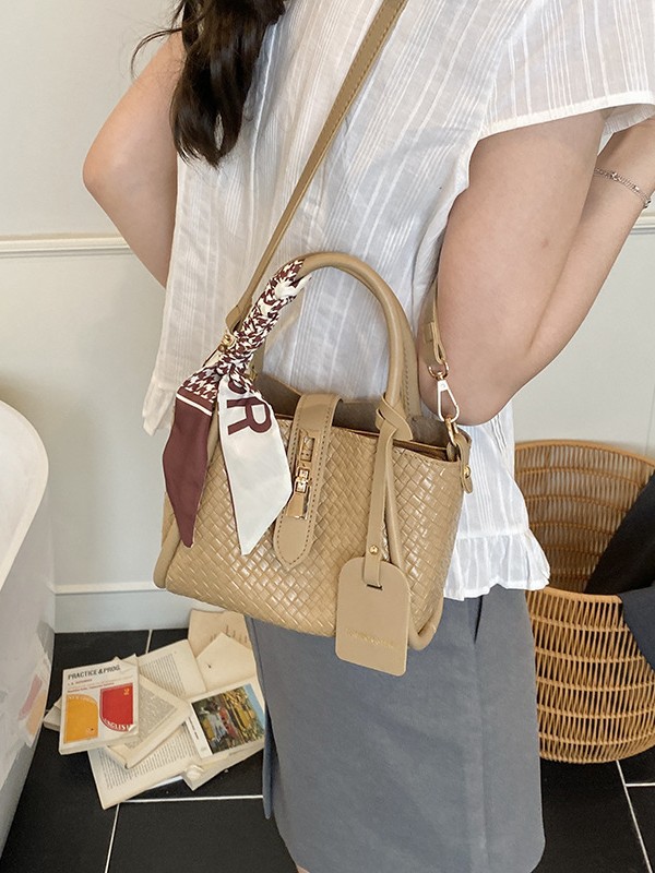 Bolsa de tejido para mujeres 2025 nuevo estilo de alto nivel de verano bolso de hombro para mujeres bolso de cubo de mano