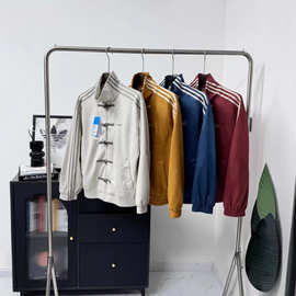 迪家同款三条杠限定复古运动条纹时尚男女同款新中式盘扣夹克外套