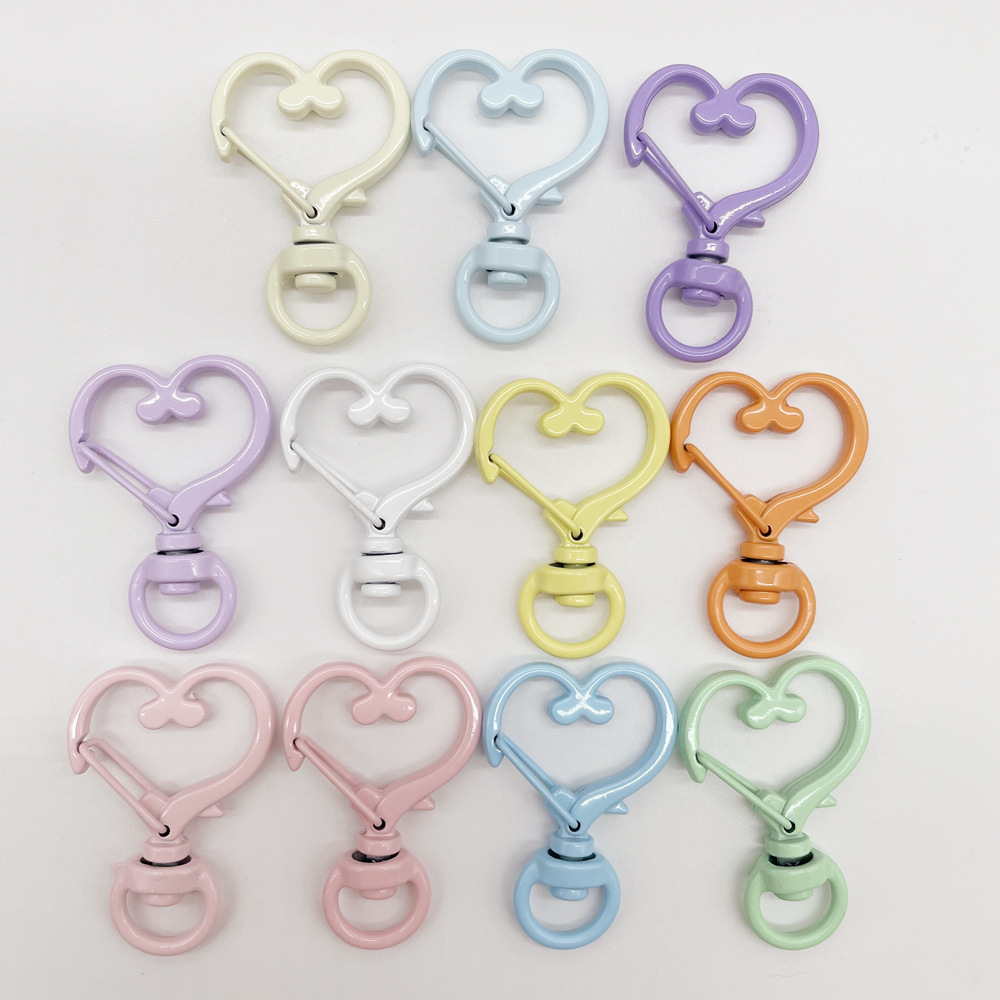 塗装済みスプリングバックル、塗装済みスプリングリング、特殊形状ハートキーホルダー、DIY手作りアクセサリーパーツ、ペンダント、車の鍵