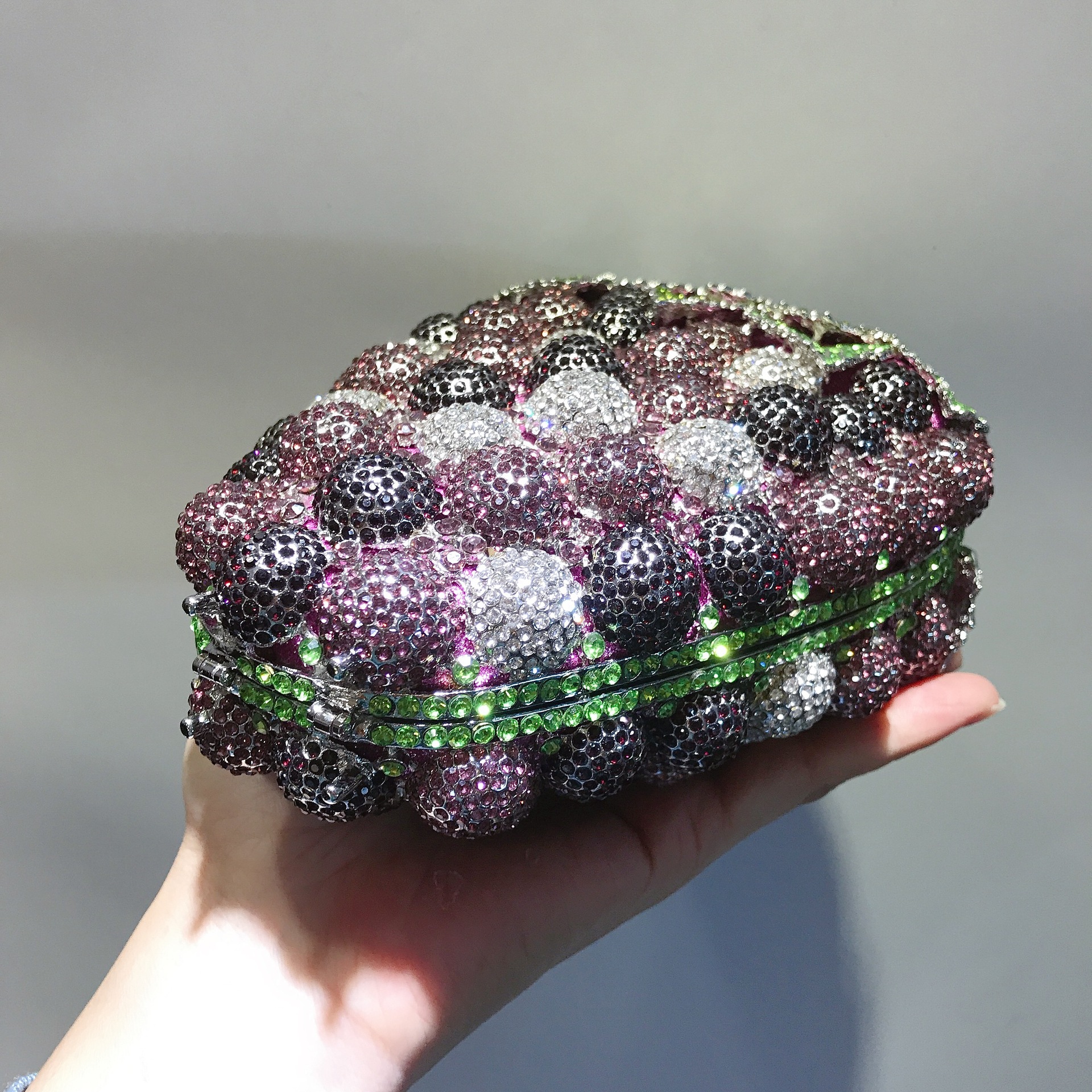 Túi clutch dạ hội đính đá hình quả nho kim loại rỗng — Hoa violet chi tiết 37