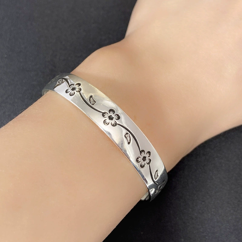 Fashionable retro bracelet, flowered