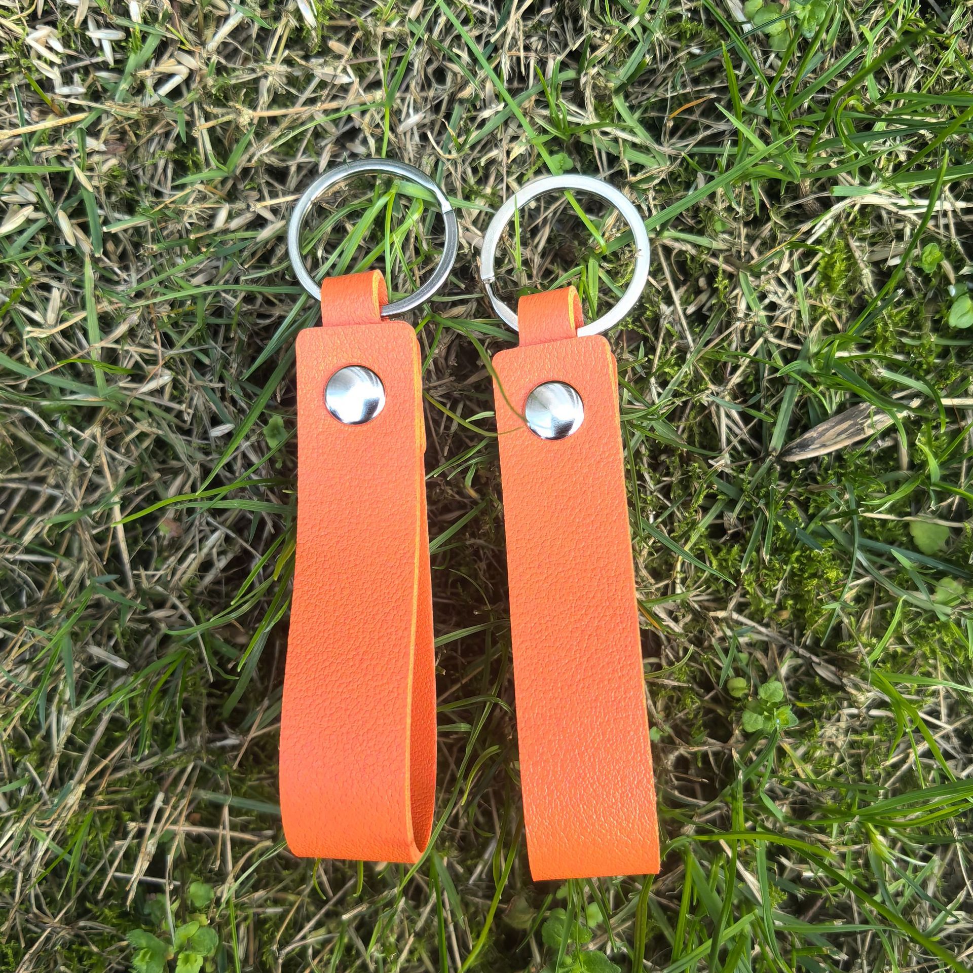 Clavera de cuero de doble cara colgante accesorios accesorios de bolsas accesorios de tendencia simple llavera de automóviles accesorios