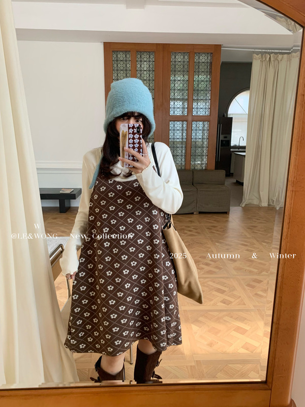 W家秋新款套装女显瘦穿搭复古菱形格花朵吊带裙长袖针织t恤两件套|undefined
