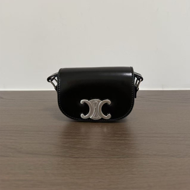 2026 New Women's Bag Triomphe Flip-Top Saddle Bag Mini Shoulder Crossbody Bag for Women 2026 New Women's Bag Triomphe Flip-Top Saddle Bag Mini Shoulder Crossbody Bag for Women