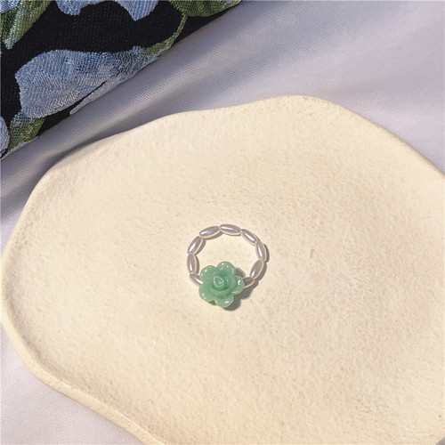 Japanese and Korean cute pearl ring sweet fresh white flower ring finger ring fashionable beaded elastic index finger ring for women