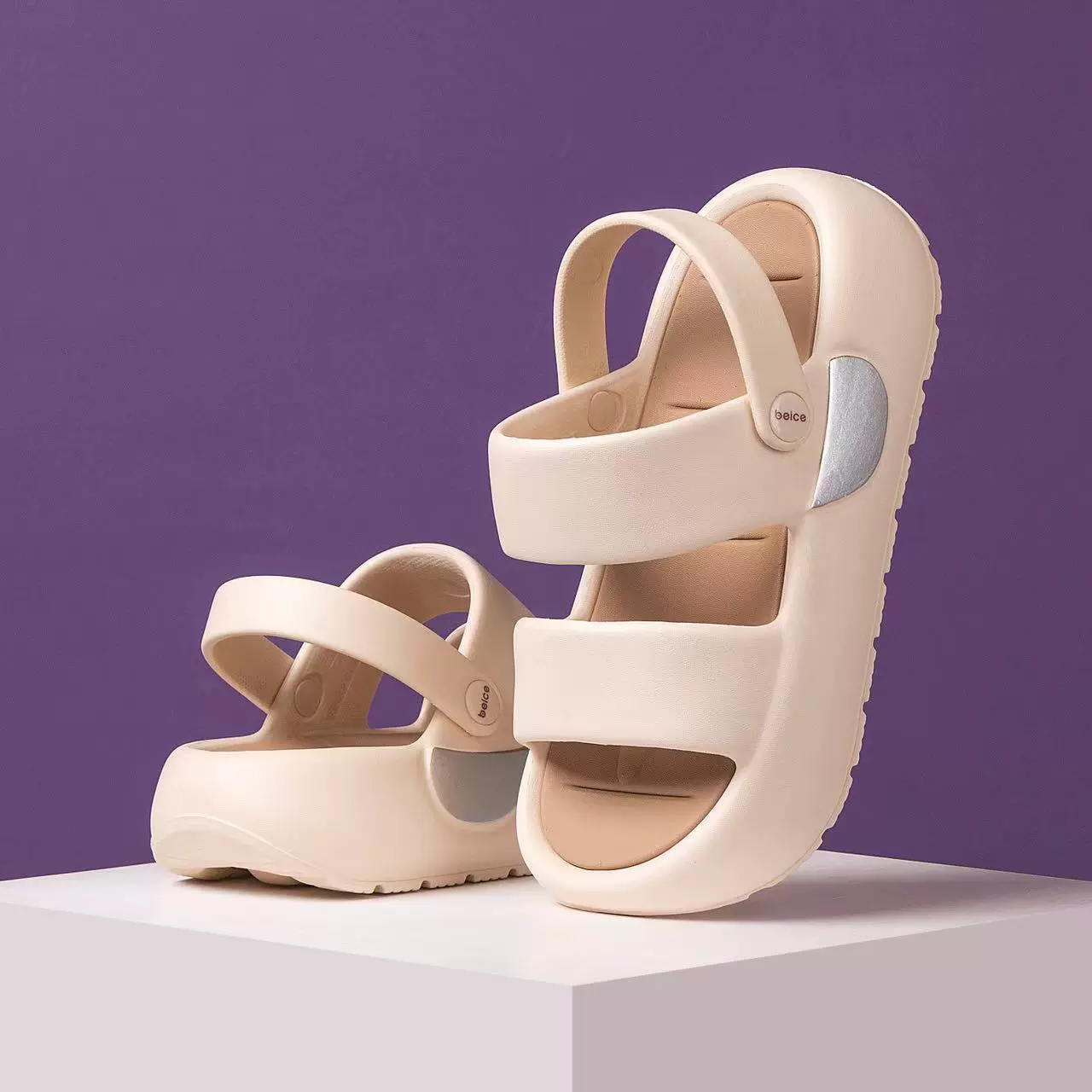 凉鞋女2024年夏季外穿平底时尚简约软底轻便防滑踩屎感透气沙滩鞋