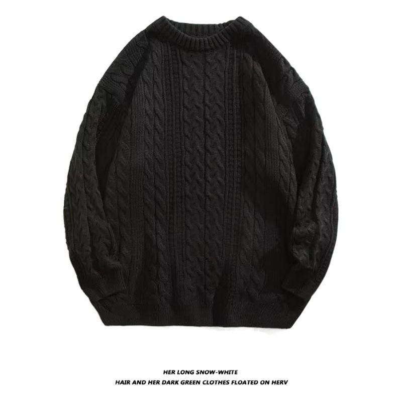 麻花のセーターの男性の丸首はゆったりしています。