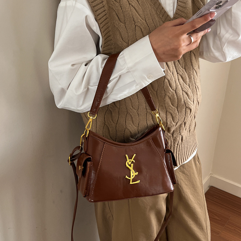 Solid Color Niche Crossbody Bag 2026 Spring New Fashion Simple Shoulder Bag Elegant and Exquisite Handbag Underarm Bag Solid Color Niche Crossbody Bag 2026 Spring New Fashion Simple Shoulder Bag Elegant and Exquisite Handbag Underarm Bag
