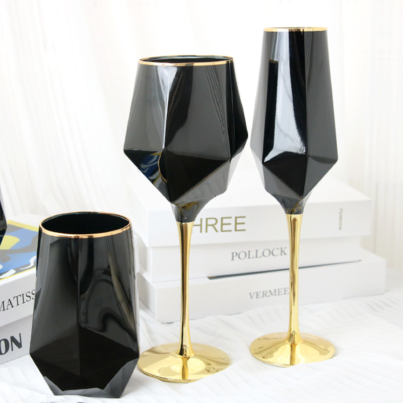 Простой бокал для вина
