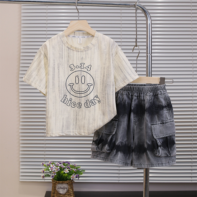 7249 Traje de camiseta sonriente para niños Cool guapo niño manga corta moda verano 2025 nuevo traje de dos piezas de la calle frita de verano 3