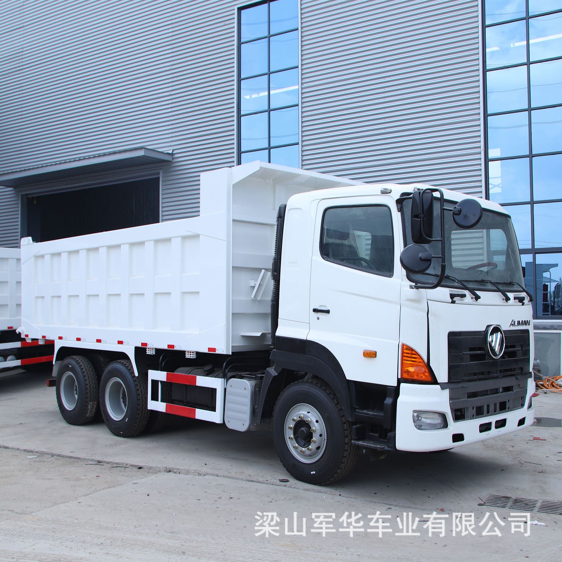 In-stock for sale: Engineering dump truck, mining muck truck, rear eight-wheel self-unloading double-axle dump muck transport truck