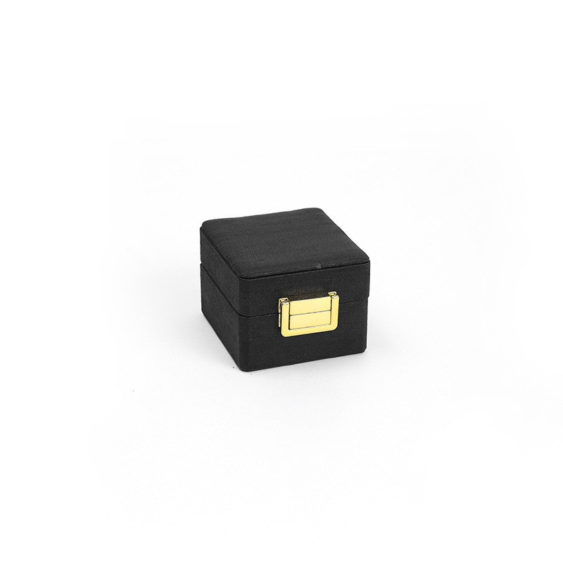 Nueva seda mariposa bordada caja de joyería collar caja de joyería caja de almacenamiento anillo colgante caja de brazalete al por mayor en stock