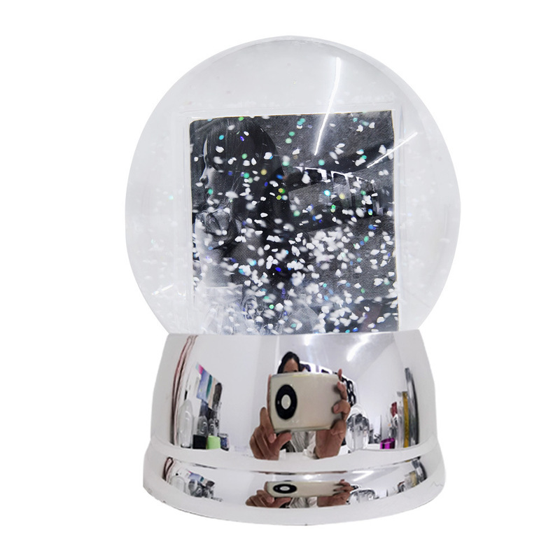 Customized Plastic Water Ball Multi-Purpose Photo Frame Ornaments Portrait Photo Souvenir Plastic Crystal Ball Photo Frame Snowball Crystal