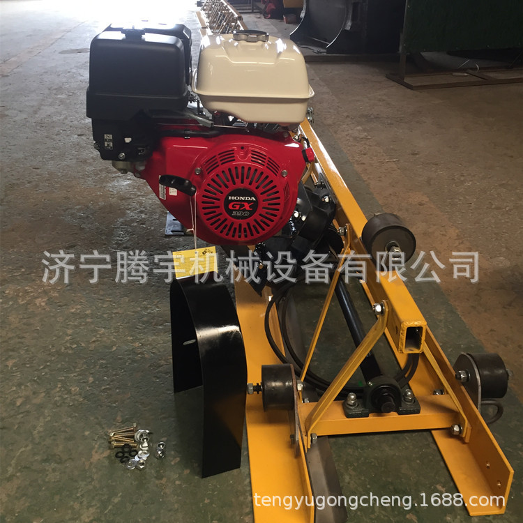 厂家现货修路用9米混凝土振动梁  6米混凝土路面整平机