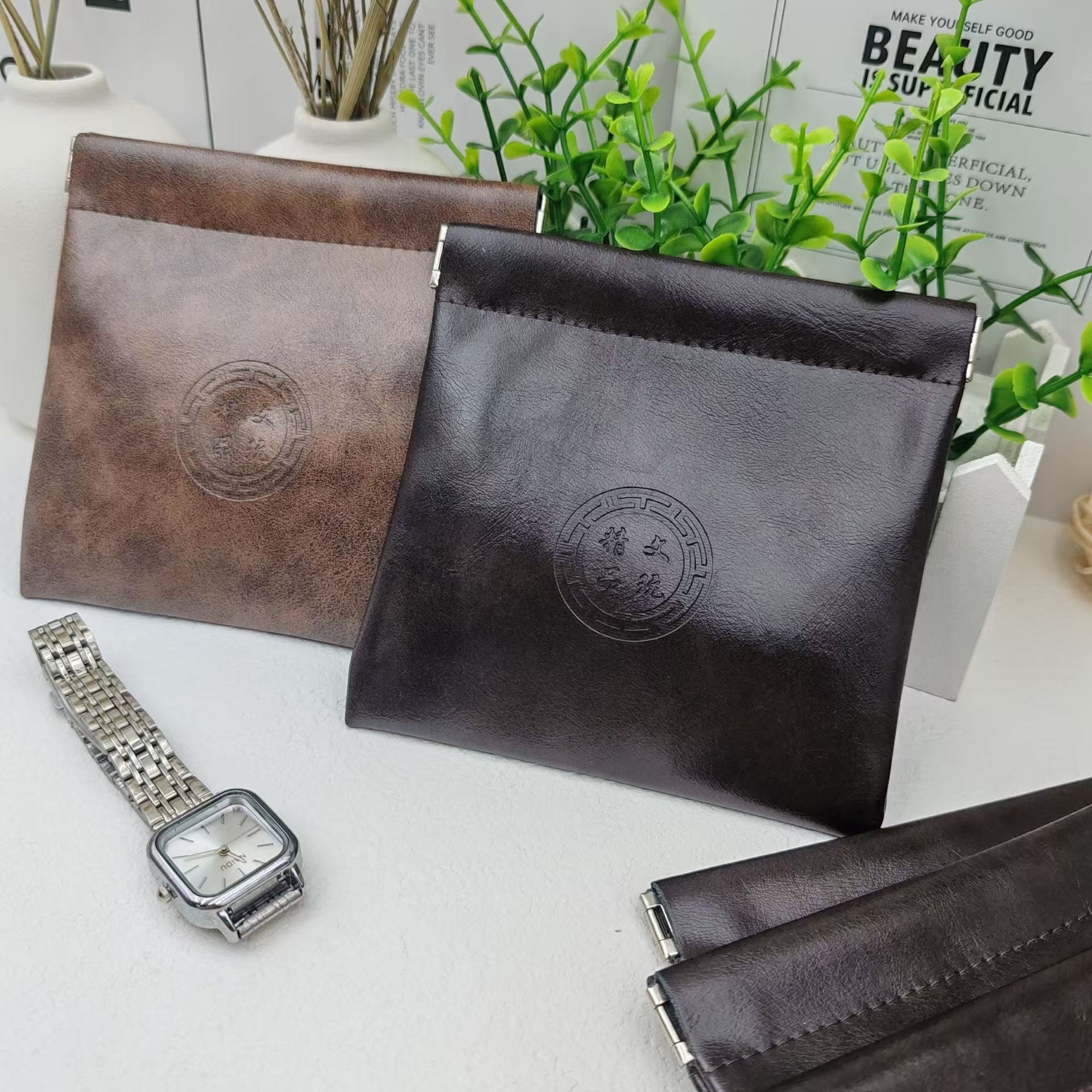 厂家定制多颜色油皮PU自动闭合弹片袋收纳袋首饰饰品卡片零钱包袋