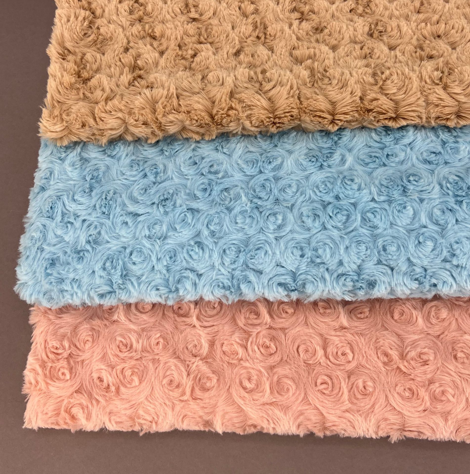 Spot Rose Velvet Escurrir Tejido de vellón de anillo esmerilado Juguetes de pelusa de flores desordenadas Ropa para mascotas Tela de equipaje