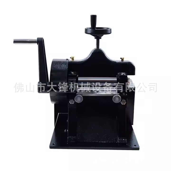 Ь����ֱ������Ƥ�е�Ь�׵�С���ֶ�Ƥ���Ƥ��ƤƬƤ������