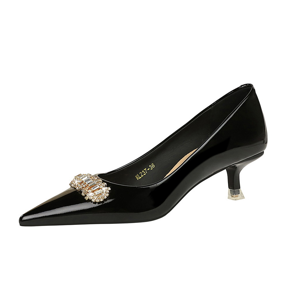 237-K31 Wind Banquet Women's Shoes Thin Heel Middle Heel Lacquer Leather Shallow Mouth Pointed Water Diamond Metal Decorative Single Shoes for Women