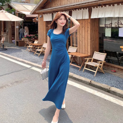 韓国風のシンプルでエレガントな女性用半袖スクエアネックプリーツドレス2025夏ウエスト痩身エレガントロングスカート