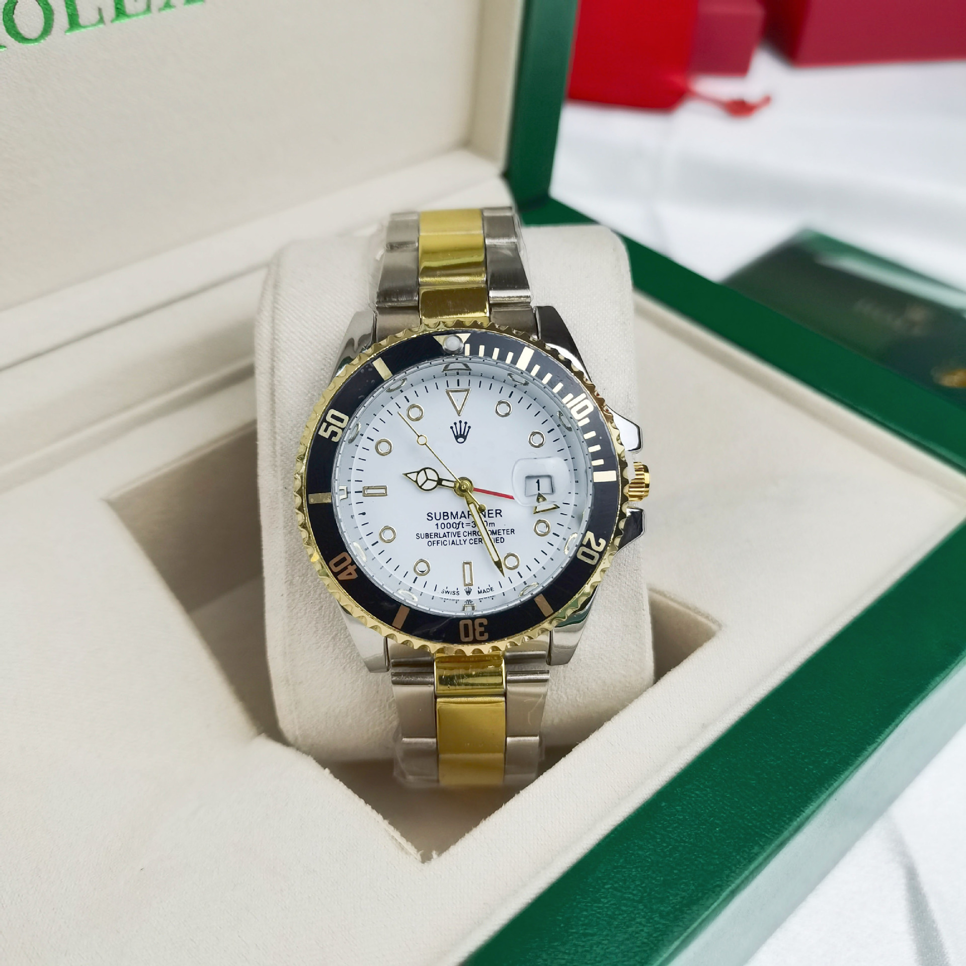 Four-needle water ghost, three gold plants, black circle and white surface