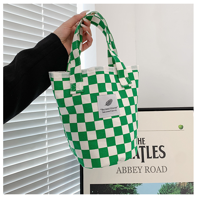A fashionable new Japanese and Korean chic black and white checkered canvas bag, a large-capacity single-shoulder bag for women, and a simple student handbag undefined