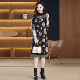 高品质配大衣减龄中年妈妈羊毛裙宽松外穿秋冬新款加厚打底连衣裙