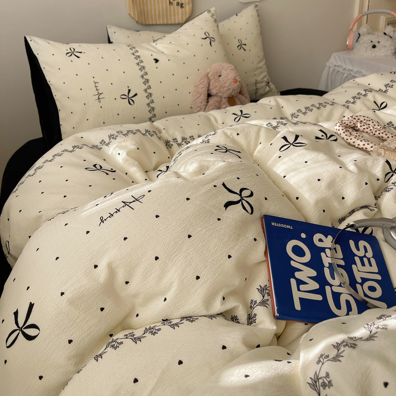 Minimalistisch beddengoedset van gaas met strikjesprint_voghion.com