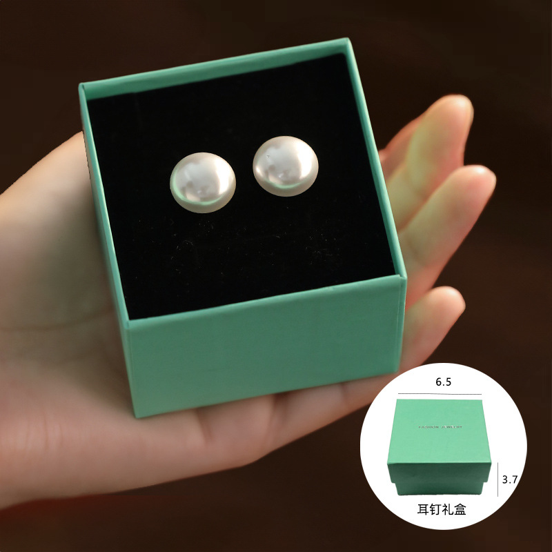 12mm 화이트 진주 스터드 귀걸이 [선물 상자]