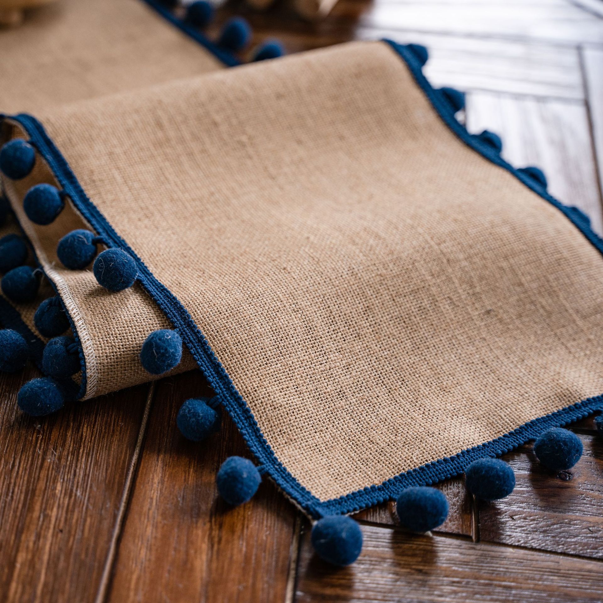 伊缦琪韵桌旗节日天然黄麻编织派对藏青球装饰美式玄关工厂直供