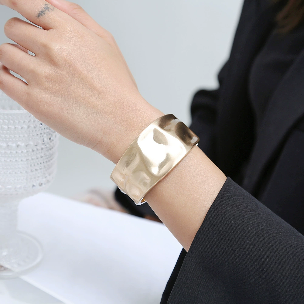 Новый гальванический браслет вогнутый и выпуклый модный трансграничный ручной орнамент широкий сплав индивидуальность золотой премиум-ощущение широкий и не выцветает браслет