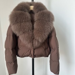 女性用のホットな冬のショートダウンジャケット、ハイエンドのファッショナブルな気質、女性用の多用途のフォックスファーの大きな襟のダウンジャケット