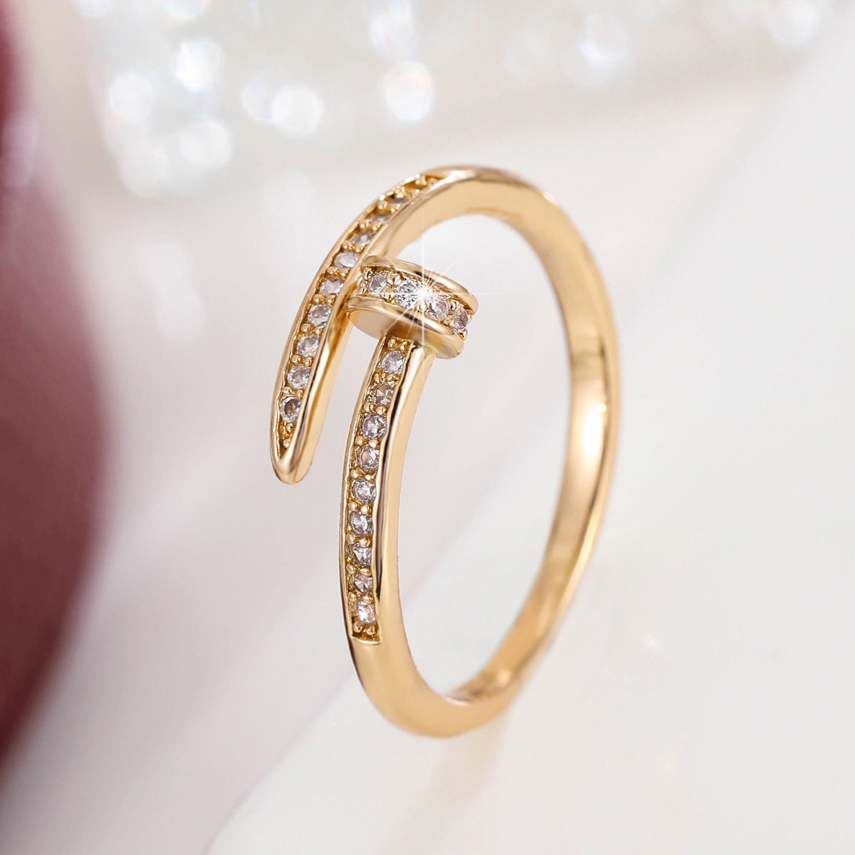 Hochwertiges Mikro-Pavé-Zirkonia-18K-Goldplattierter Nagel-Armband für Damen, europäisch-amerikanischer Luxus-Nischendesign