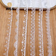 片方のレースの服装の補助材料の現物のポリエステルのシルクのバーコードの花の透かし彫りの刺繍の服の補助材料の水溶レース