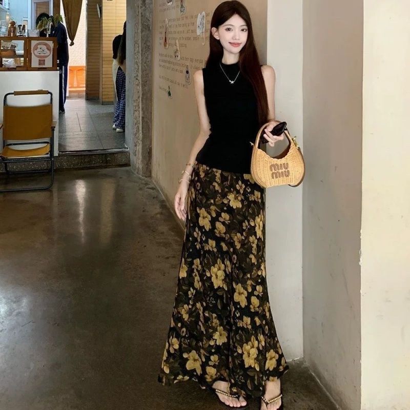 Summer New Fashion Set: Black Sleeveless Vest for Women, Slim Fit, Versatile Floral Long Skirt Two-Piece Set Summer New Fashion Set: Black Sleeveless Vest for Women, Slim Fit, Versatile Floral Long Skirt Two-Piece Set